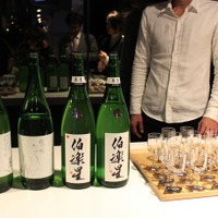 発表会の会場には、異なる温度で管理された日本酒をテイスティングできるコーナーがあった
