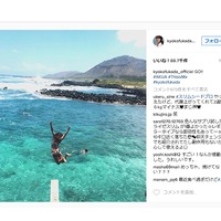 深田恭子、ビキニ水着で海へ「GO！」大胆ダイブ