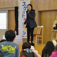 鈴木明子、出張体験型授業で小学生とスケート交流 画像