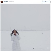 田中理恵「寒～い！初雪です」…真っ白な世界で真っ白なコーデ 画像