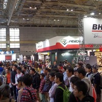 　日本最大級のスポーツ自転車見本市、サイクルモードインターナショナル2013が11月9日から2日間、インテックス大阪で開催された。入場者数は1万5133人と2011年に同会場で開催された2万1220人を大きく下回る数字となった。大手自転車メーカーが大阪での出展を見合わせ、