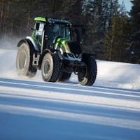 トラクターで130km/h！　氷雪上の世界最速記録…ノキアンタイヤ 画像