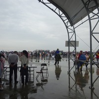16万5000人の観客のなか、雨天でもブライトリングは飛ぶ！…岩国基地フレンドシップデー2015