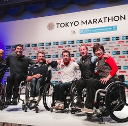 東京マラソン2016プレスカンファレンス、車いすマラソンの招待選手たち（2016年2月26日）