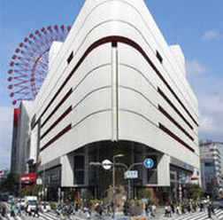 　サイクルモードと阪急百貨店メンズ館のコラボレーション企画「Hankyu MEN'S × CYCLE MODE　Vent 風をきる」が、大阪府の阪急百貨店メンズ館で11日から14日間の日程で開催される。28日にインテックス大阪で開幕するサイクルモードインターナショナル2009に出展する一