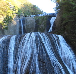 日本三名爆のひとつ、袋田の滝