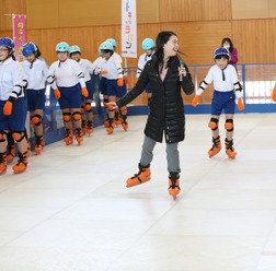 鈴木明子「はげまし合うことで頑張ることができる」…スケートキャラバン