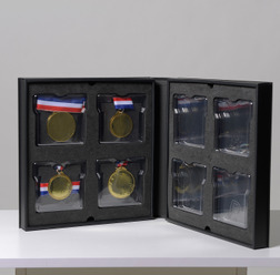 完走メダルやマラソン記録の収納用バインダー発売