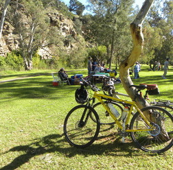 南オーストラリア州アデレードを拠点とし、自転車を安全に楽しむための普及活動をしている「Bike SA」という団体には、現在6000名ほどの会員がいると言われている。