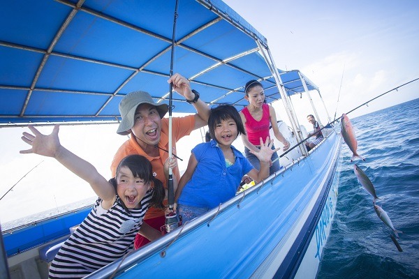 小浜島で釣りと食育体験プログラム「海のおひさまキッチン」