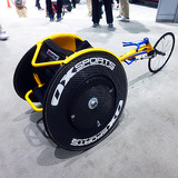 車いすランナー・副島正純、競技用車いすを解説「レースはコーナーが見どころ」