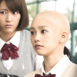 桐谷美玲、衝撃の坊主頭！坂口健太郎「ヤバイ！」