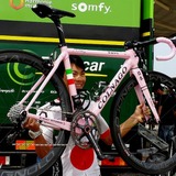【ジロ・デ・イタリア14】イタリア入りの新城はピンク色のコルナゴに乗る