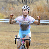 豊岡英子が4年連続でシクロクロスの全日本女王に