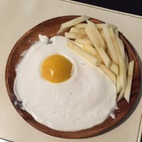 ジャイアンツに所属するあの人の奥さんが作ってくれた目玉焼き。レンジでチンしたら変な匂いが…？