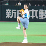 スカパー! プロ野球PRアンバサダーの倉持明日香、ヤフオク!ドームで始球式
