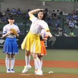 私立恵比寿中学の小林歌穂、長身をしなやかに生かした投球フォーム