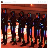 荒川静香、光る衣装でポーズを決める「フレンズ オン アイス 2016」