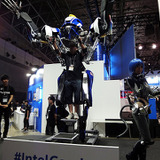 東京ゲームショウ…ロボットに搭乗してフィギュアヘッズを疑似体験