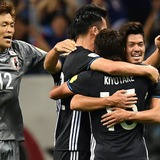 吉田麻也、山口蛍の劇的ゴール＆誕生日を祝福…岡崎慎司「ちょい映り」のはずがどアップに