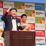 内山信二、完璧な食レポで『ボンカレー』1年分獲得！「他のおデブタレントから電話が」