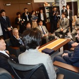 サントリーサンゴリアス、NSWワラターズの選手たちが鈴木大地長官、丸川珠代大臣を「圧巻」の訪問