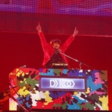「アニサマ」DJ KOOがサプライズ登場、キンプリ「EZ DO DANCE」にファン熱狂