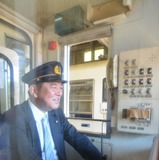 石破氏、人生初の列車運転体験を満喫…高千穂あまてらす鉄道