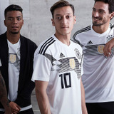 胸のバッジは渡さない！連覇を狙うドイツ代表がW杯ユニフォームを発表