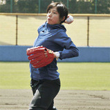 スピードスケート・高木美帆、母校応援でノーバン始球式！