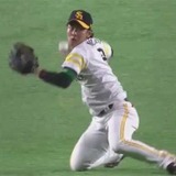 これぞ守備の名手！ソフトバンク・今宮健太が驚愕のスーパープレーを見せる