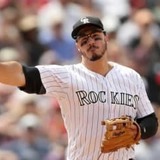 これぞ名手アレナド！驚愕の超美技に驚きの声「非現実的な送球」「悪魔のよう」