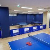 バーカウンターを設置した卓球場「AF TABLE TENNIS」オープン…卓球スクールのタクティブがプロデュース