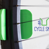 自転車を縦に収納して省スペースを実現