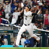 【WBC】大谷翔平、ヘルメットを飛ばして激走二塁打　村上宗隆の劇的逆転サヨナラ打を呼び込む