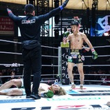 【RIZIN】「またウザい動きを見せています」朝久泰央 、フジテレビ社員・ウザ強ヨシヤに“鮮烈TKO”　変則的な動きで撹乱→会場大盛り上がり