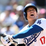 【MLB】大谷翔平、CY賞右腕の得意球カットボールに「自打球連発」で苦笑い　“苦悶の表情”でトレーナーもヒヤリ