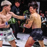 【RIZIN】“日韓対抗戦”の第1試合で、韓国キック界のプリンスの脚が“赤紫色”に……ローで攻めた井上聖矢がデビュー戦初白星！
