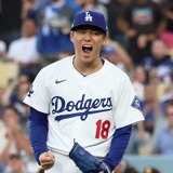 【MLB】「ほんとにSUGOI！」山本由伸、オールスター初出場をロッカールームで指揮官が発表→同僚らから祝福受ける