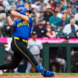 【MLB】両リーグ二冠王ローリー、タイトル独走の今季42号アーチで新たな金字塔　“スイッチヒッター捕手”の史上最多本塁打記録を達成