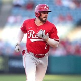 【MLB】ドジャース、元同僚ラックス凱旋で「チャンピオンリング贈呈」　フリーマンやテオスカーと笑顔のハグ……移籍後は内外野で躍動