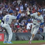 【MLB】大谷翔平、5試合ぶり“49号追撃弾”に敵地オラクルパークも熱狂　138メートル特大一打でシュワーバーに再接近