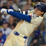 【MLB】「オオタニの本塁打が……」大谷翔平、“53号173キロ弾”直後のバットフリップに注目　連日の豪快一打に公式驚愕