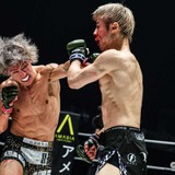 【RIZIN.51】冨澤大智、“絶体絶命”のピンチ→激しい打撃戦で平本丈に大逆転勝ち　大歓声のなか、篠塚辰樹に再戦要求