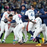 【MLB】マリナーズ、延長15回の激闘「ポランコの適時打」でサヨナラ勝利　24年ぶりリーグ優勝決定S進出　球団史上初の世界一へ前進