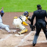 【MLB】「一体何が起きたんだ？！」ドジャースvs.ブルワーズ戦、満塁“8-6-2”センターゴロ併殺の珍事にファン騒然
