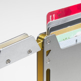 スマートを徹底的に追求したアルミスマホケース登場