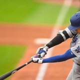 【MLB】大谷翔平、泳いだ当たりが逆方向へ“フェン直”二塁打　公式驚愕の打撃で好機演出