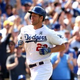 【MLB】引退したカーショー、キャリア唯一の本塁打「25歳の爆速スイング」を公式がプレーバック　決勝アーチで開幕完封勝利を“自援護”