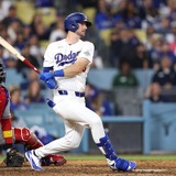 【MLB】ド軍の新2番・タッカーの“本塁打キャッチ”に本拠地熱狂　FA目玉補強の万能スターがファインプレー連発で能力発揮